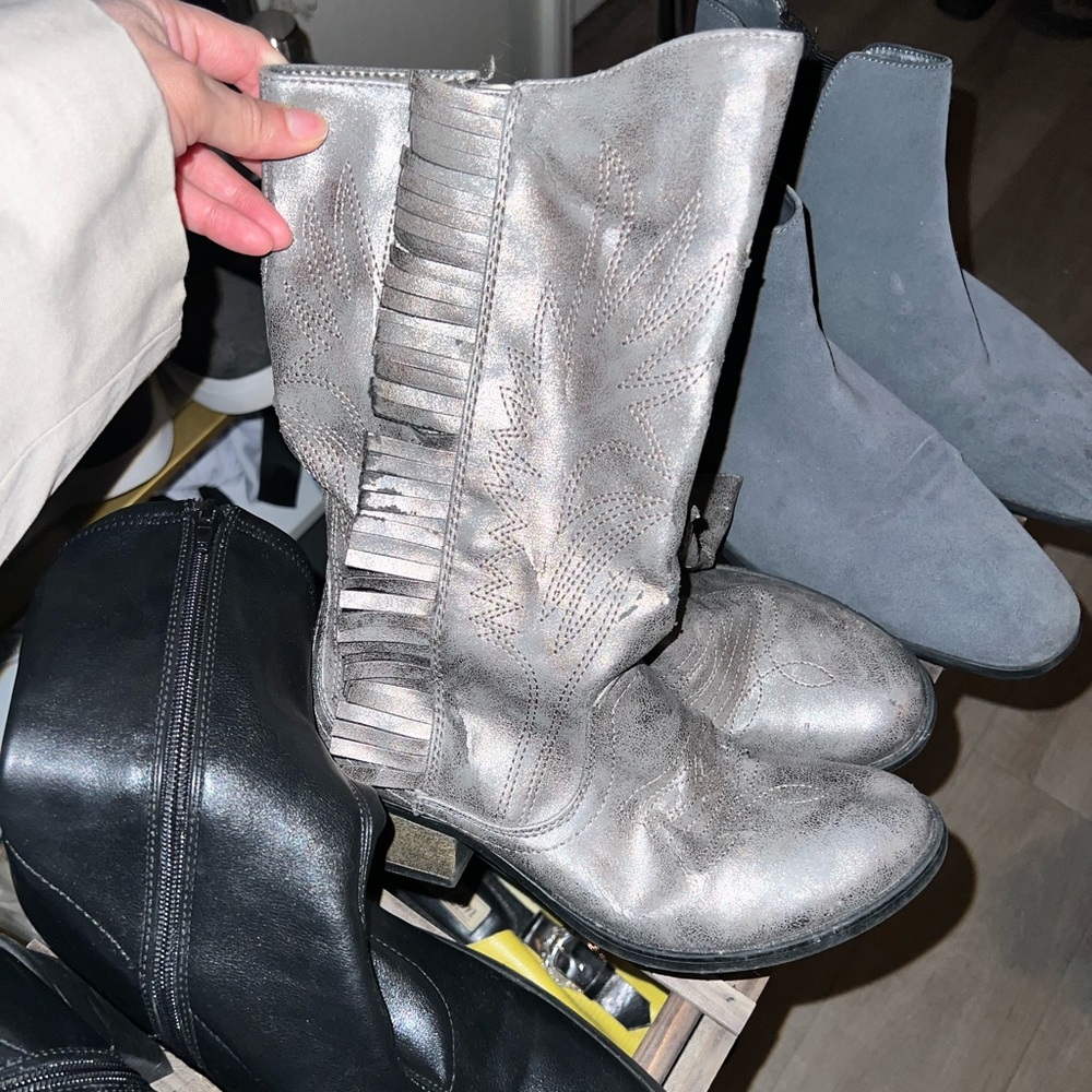 Grey/ silver cowboy boots with fringe